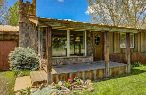 New Meadows House | Meadows Valley Retreat - Rustic charm, Huge fenced yard, walk to dining, bar, and coffee