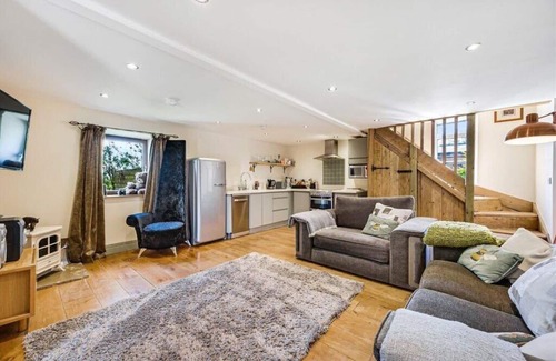 Otley Cottage | Meagill Cottage a Cozy retreat with hot tub