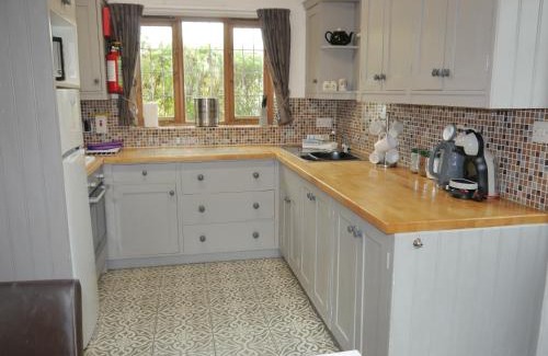 Henley-in-Arden House | Measure Cottage - Sleeps 4 - Private Hot tub and garden