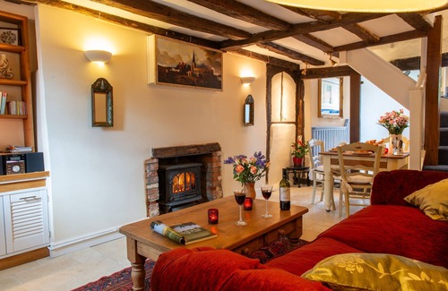 Hadleigh Cottage | Meddlars - A romantic cottage by a historic Town great for walks, pubs and shops.