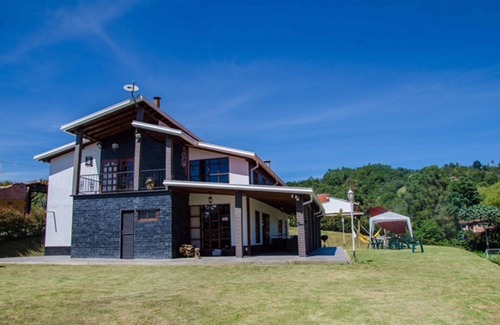 Los Nomos House | Medellin Vacation Home