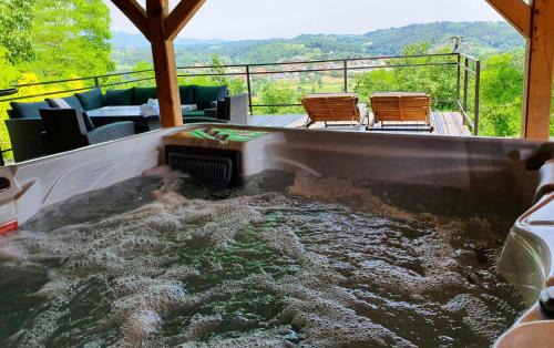 Mace House | Medeni raj