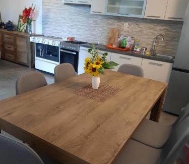 Mace House | Medeni raj