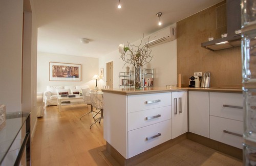 San Lorenzo Apartment | Medina Apartment with Garage 3 pax historic district