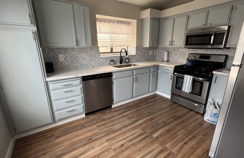 Paradise House | Mediterranean House with Large Pool & Patio 10 min to strip & 5 min to Airport
