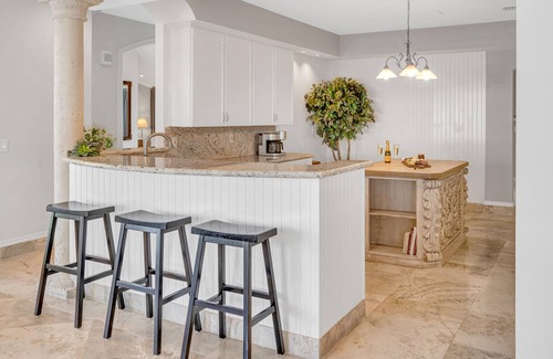 Harbor Beach House | Mediterranean Villa | Heated Pool | Venice of America | Riverside View | Venetian Key | RESlDENCES
