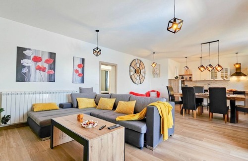 Karigador House | Mediterranean vacation home just 800 meters to the beach with private pool and dog-friendly