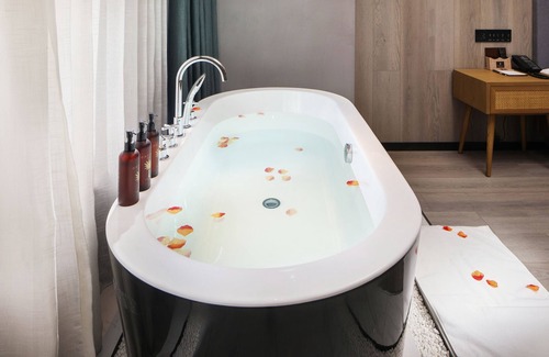 Panyu Hotel | Mehood Lestie International Hotel Nancun Wanbo Metro Station Branch