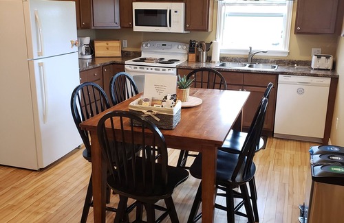 Savage Harbour Cottage | Mel's Place - Minutes walk to the beach