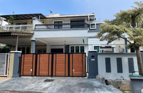 Durian Tunggal House | Melaqua Homestay Pool Melaka