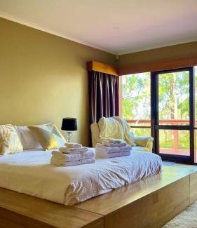 Kalorama Villa | Melbourne Topview Villa in Dandenong ranges near Skyhigh