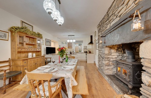 Capel Garmon House | Melin Pandy - Four Bedroom House, Sleeps 10