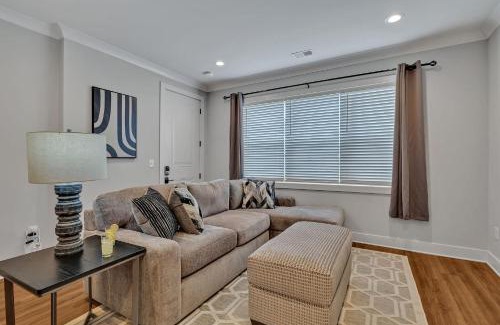 Melrose House | Melrose Mix - Rooftop Deck - 5 Mins to Broadway