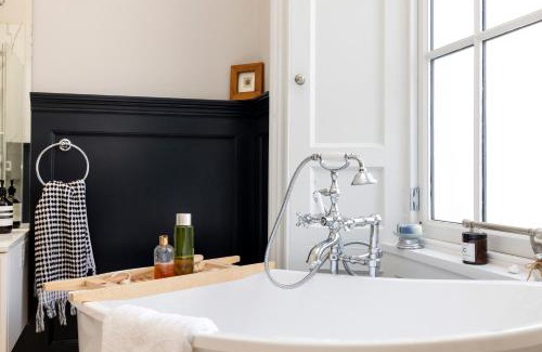 West End Apartment | Melville Street Townhouse