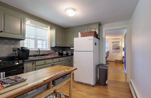 Middletown Cottage | Memorable Cottage near Third Beach & Satchuset Pt. Reserve