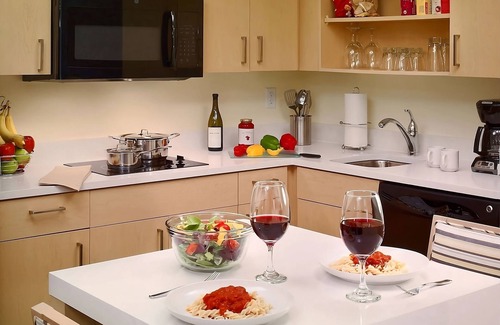 Schaumburg Hotel | Memorable Vacation, Short Drive To Arlington Heights Historical Museum!