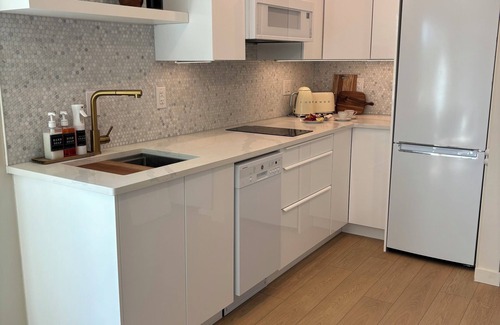 Central Okanagan Apartment | Menu Vista Modern Lakeview Retreat