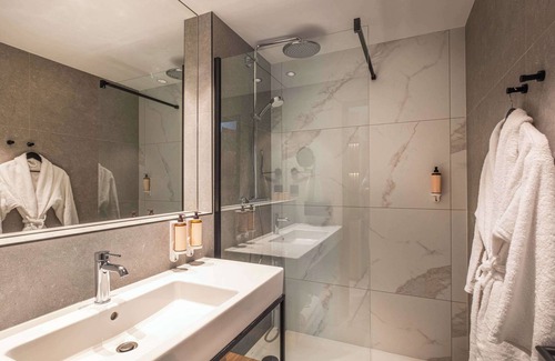 Miroir - Batignolles Hotel | Mercure Le Mans Batignolles