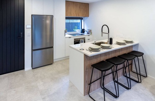 Saint Albans House | Merivale Gem: 2BR Townhouse Oasis