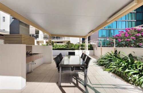 South Brisbane Apartment | Merivale stay in South Brisbane two beds two baths one parking