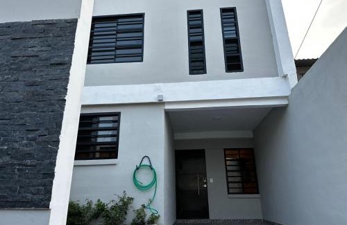 Santa Tecla House | Merliot, Sta Tecla Frente Cto Comer La Plaza Merliot