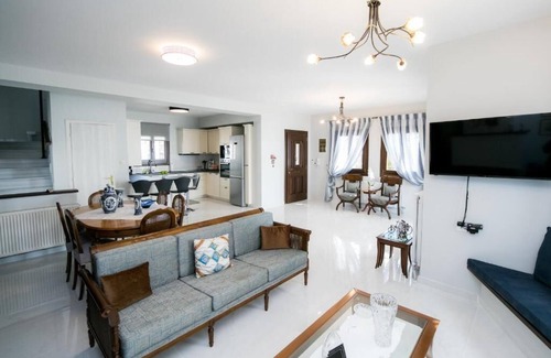 Koropi Villa | Mermaid Beachfront Villa in lovely Koropi