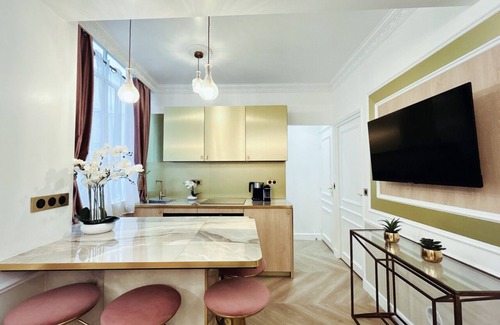 Enfants-Rouges Apartment | Merveil Luxury Suite - Marais - Charlot