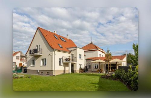 Budyne nad Ohri Apartment | Mezidomí