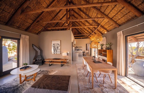 Vaalwater Cabin | Mhondoro Safari Lodge & Villa