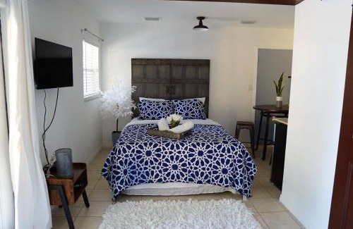 Carver City - Lincoln Gardens Apartment | Mi Casa Es Tu Casa, Airport Suites