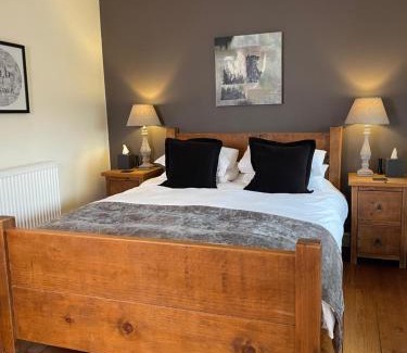 Oldfield House | Mia Cottage