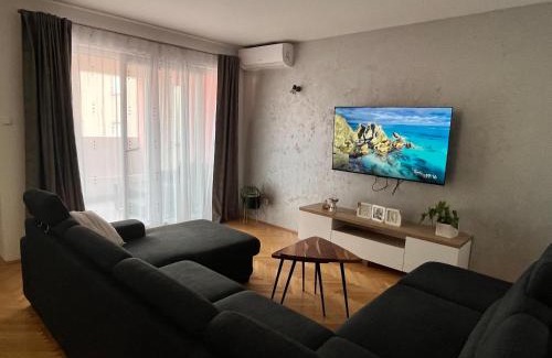 Istok Apartment | Mia