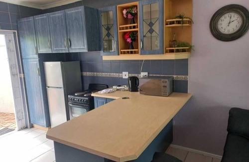 Scottburgh South Ski Chalet | Miahaven2 is situated in Scottburgh, South Coast of KZN.Unit is on the beach.