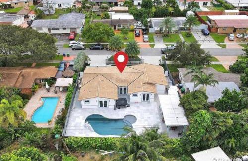 Palm Springs North House | Miami House with Hot Pool-spa & Pool table L48