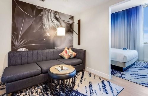 Ojus Hotel | Miami's Hidden Gem! Rooftop Swimming Pool, Pets Allowed!