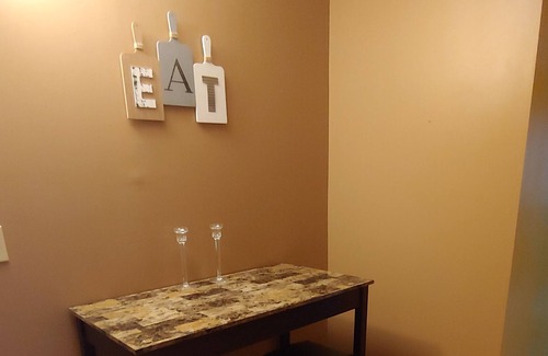 Owosso House | Michelle's Nest 2 bedroom Apartment