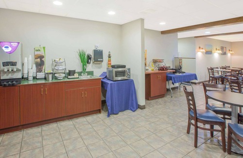Manistee Hotel | Microtel Inn & Suites by Wyndham Manistee
