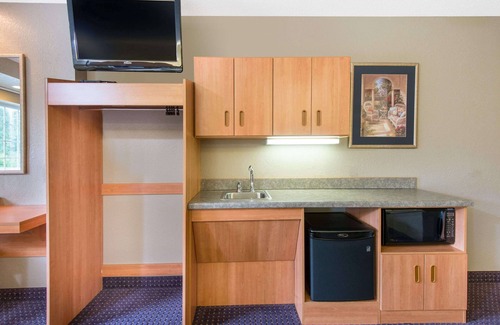Hazelton Hotel | Microtel Inn & Suites by Wyndham Hazelton/Bruceton Mills