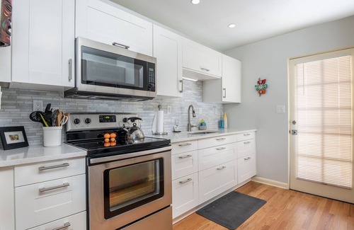 Winter Park Apartment | Mid Century Luxury, 1 block from Park Ave (#2)