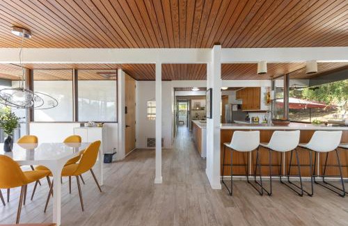 Felicita House | Mid-century Masterpiece With Pool , Spa & Bbq