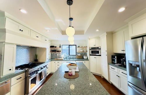 Harbor Villa | Mid Century Modern Beach Villa - Close to beaches, parks, Disneyland, Aquarium
