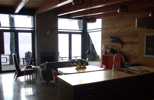 Otter Point Cottage | Mid-Century Modern Cottage on oceanfront