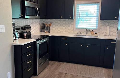 Sioux Falls House | Mid-Century modern 2-bedroom home near McKennan Park, hospitals and universities