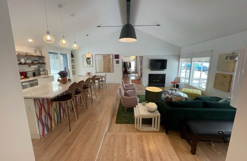 Rockport House | Mid-century modern walk to ocean, restaurants, and shops. Open for the holidays