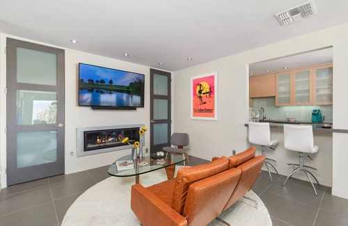 Araby Condo | Mid-Century View Condo in Historic Rimcrest