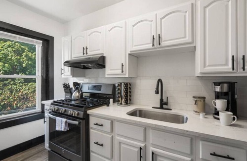 Penn-Knox Apartment | Mid/Long-Term: Spacious 1BR Home for 4 Guests
