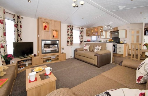 Burnham-on-Sea House | Mid range 12ft-wide caravan with one double and one twin.