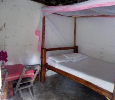 Gede Bed & Breakfast | Mida Creek Eco Camp - relax in cosy cottage