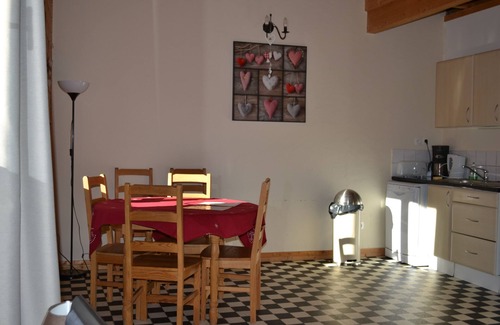 Le Bourg-d'Oisans House | Middle Barn A cosy two bedroomed gite at Ferme Noemie in Bourg d'Oisans.