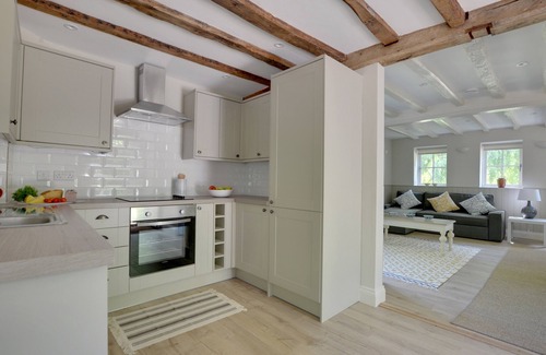 Leigh House | Middle Barn - One Bedroom House, Sleeps 2